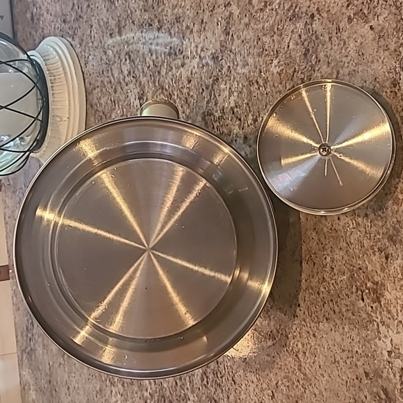 Elegant Cream Whistling Kettle with Wooden Handle - Picture 4 of 5